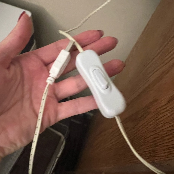 LED Neon Lights “Be Kind” plug in with cord - Picture 3 of 3